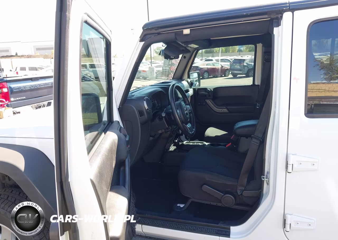 2017 Jeep Wrangler Unlimited Sport 4X4 VIN:1C4BJWDGXHL645880 - 5