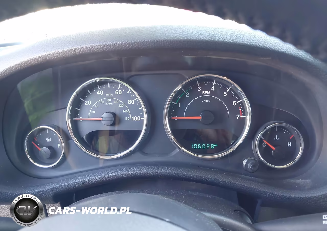 2017 Jeep Wrangler Unlimited Sport 4X4 VIN:1C4BJWDGXHL645880 - 7