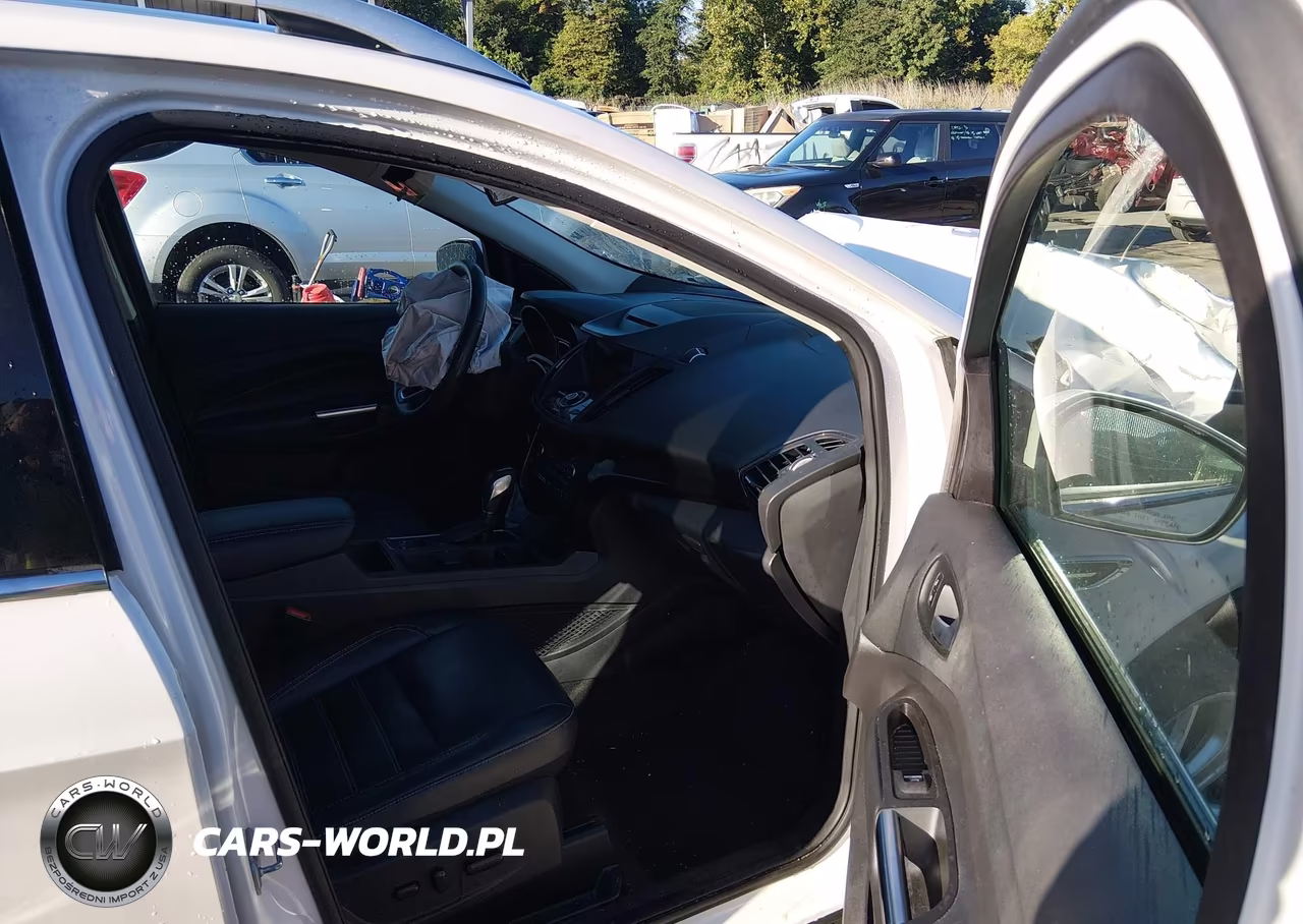 2018 Ford Escape Titanium VIN:1FMCU9J98JUB80062 - 5