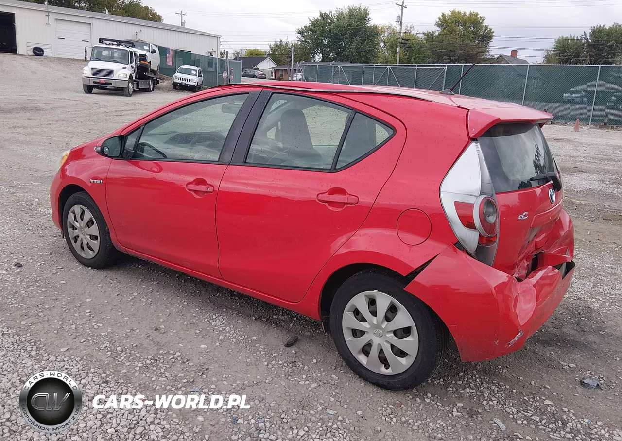 2014 Toyota Prius C One VIN:JTDKDTB32E1078562 - 3