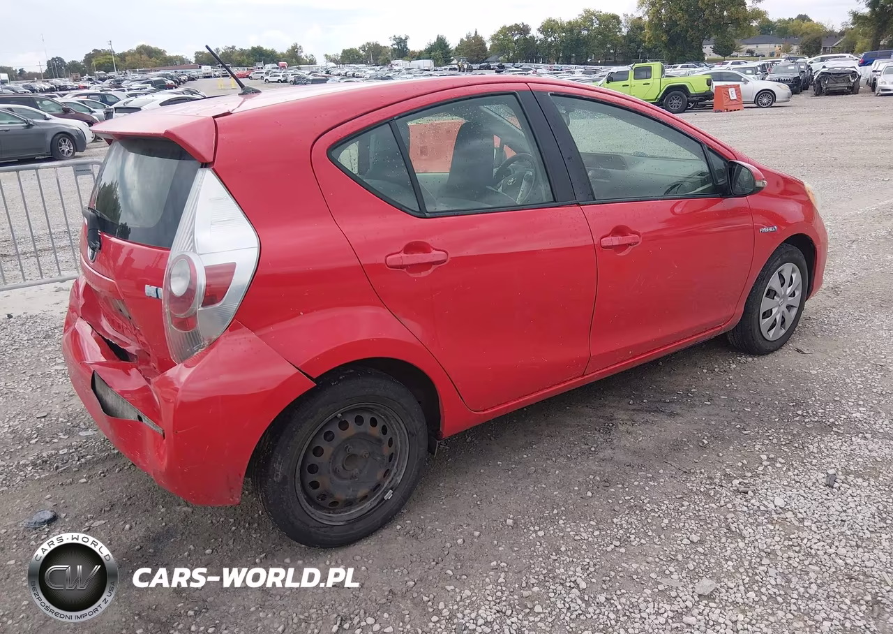2014 Toyota Prius C One VIN:JTDKDTB32E1078562 - 4