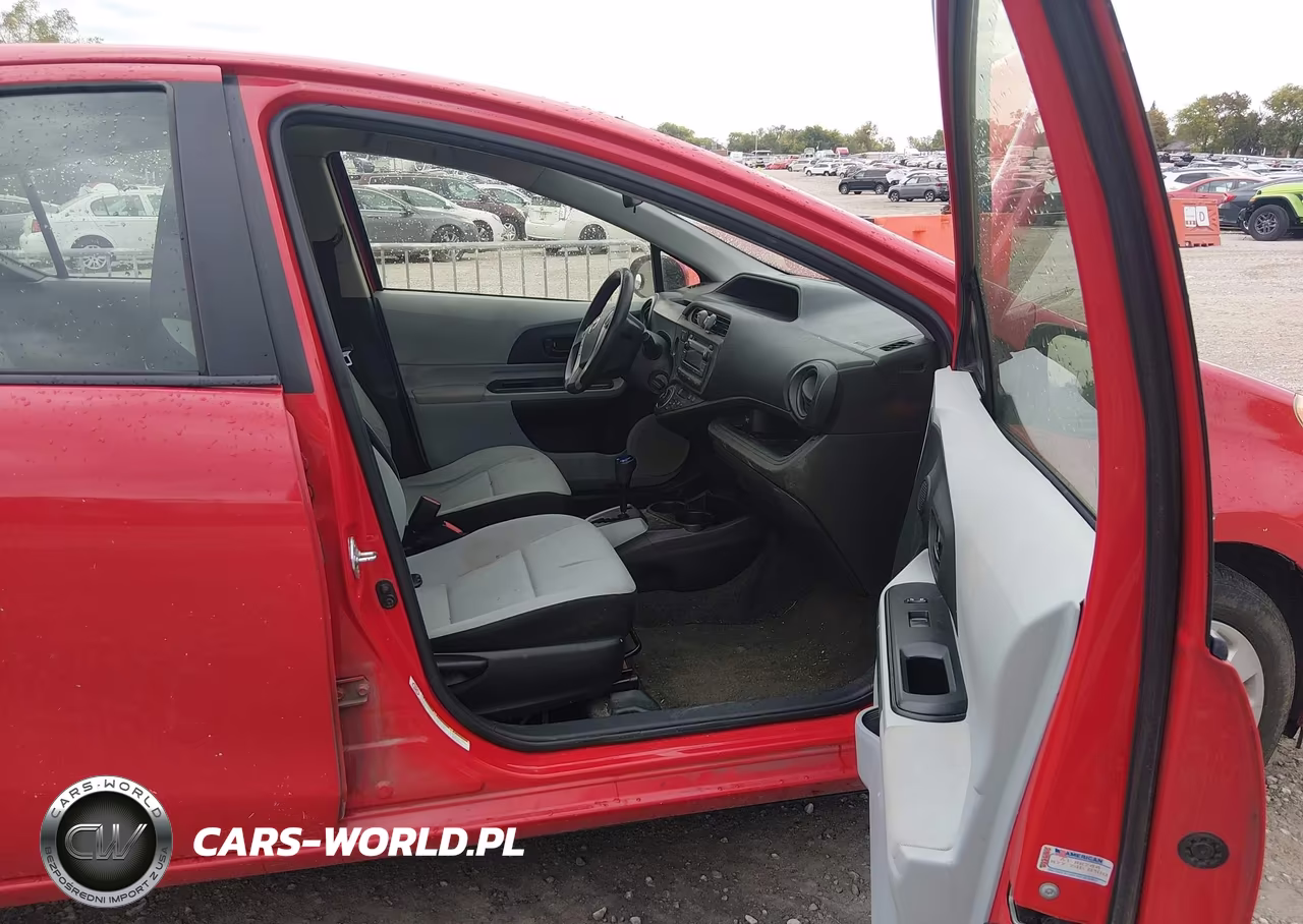 2014 Toyota Prius C One VIN:JTDKDTB32E1078562 - 5