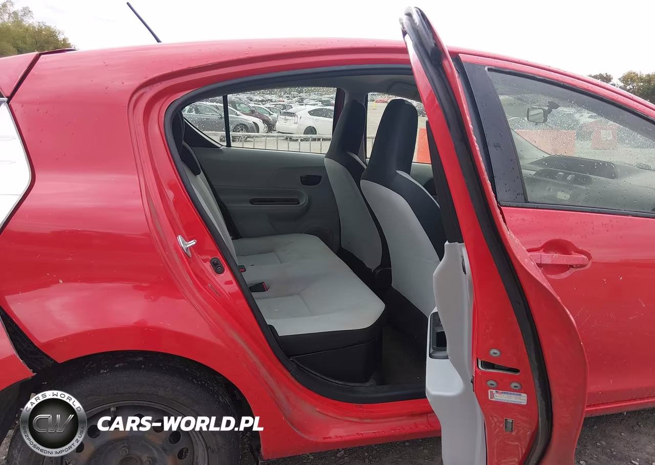 2014 Toyota Prius C One VIN:JTDKDTB32E1078562 - 8