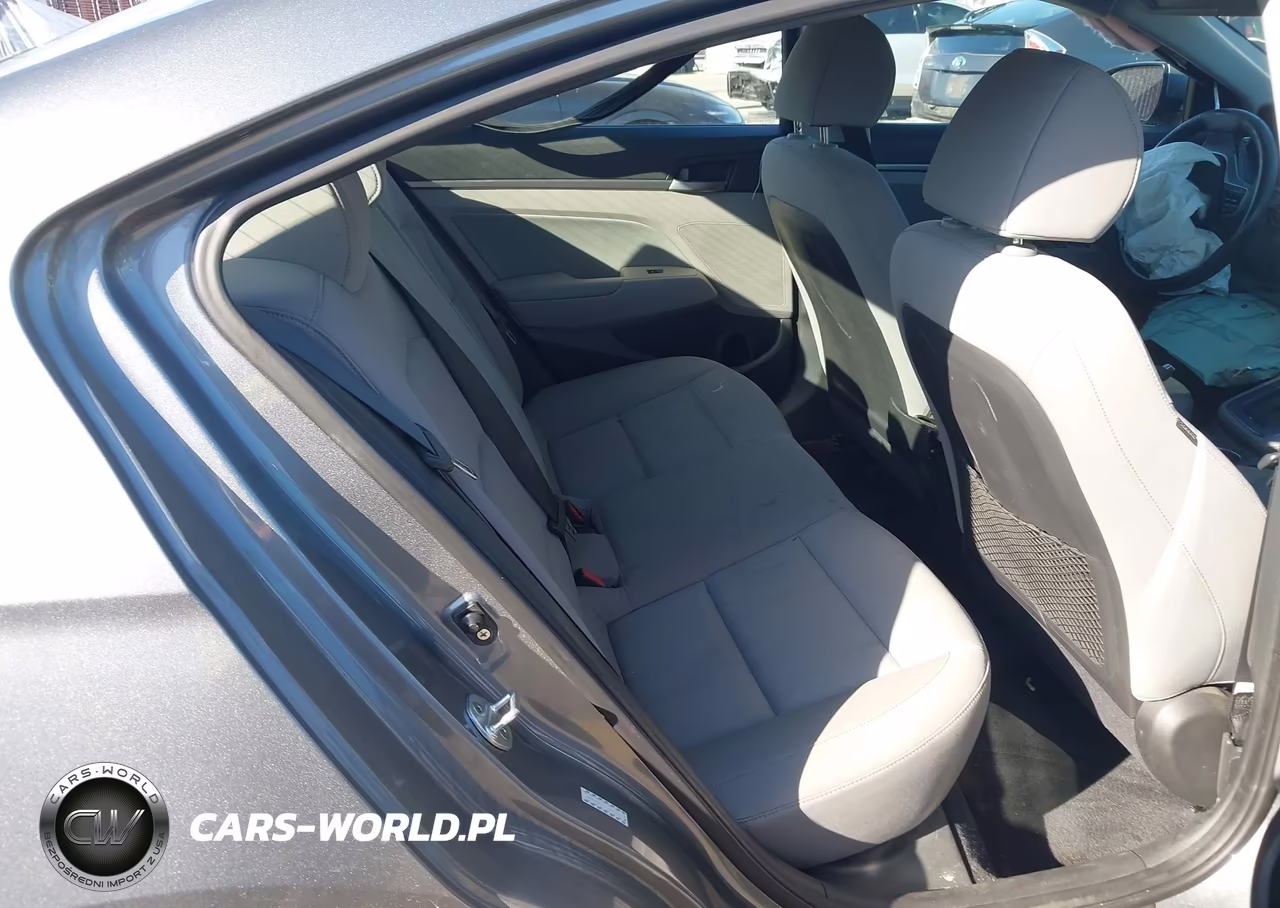 2018 Hyundai Elantra Value Edition VIN:KMHD84LF7JU451420 - 8