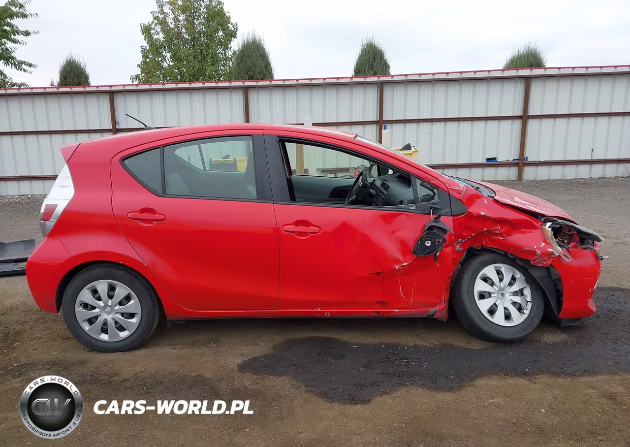 2013 Toyota Prius C One VIN:JTDKDTB32D1535367 - 13