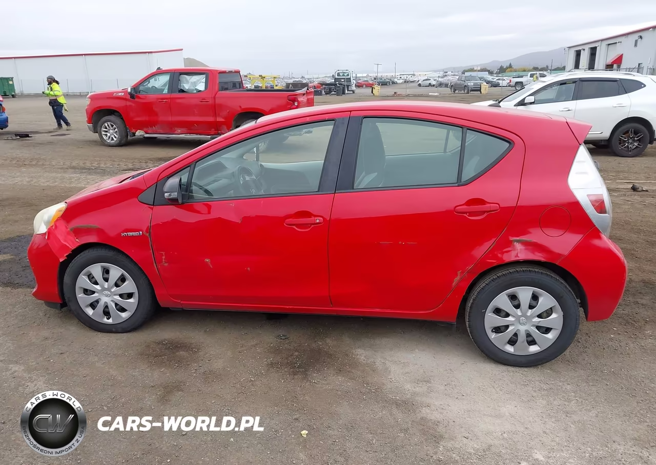 2013 Toyota Prius C One VIN:JTDKDTB32D1535367 - 14