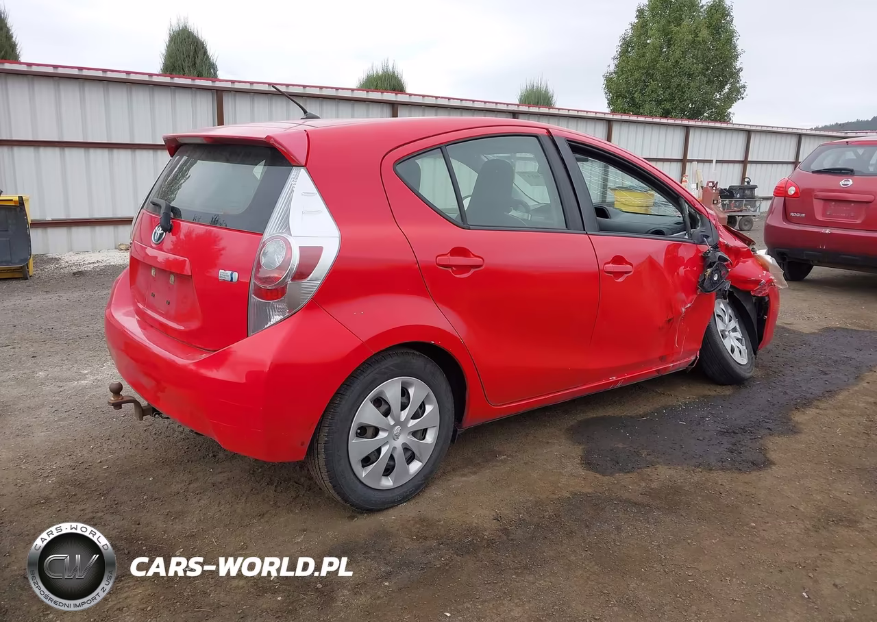 2013 Toyota Prius C One VIN:JTDKDTB32D1535367 - 4