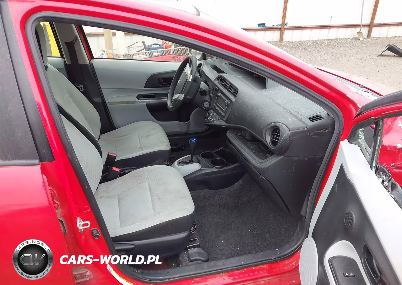 2013 Toyota Prius C One VIN:JTDKDTB32D1535367 - 5