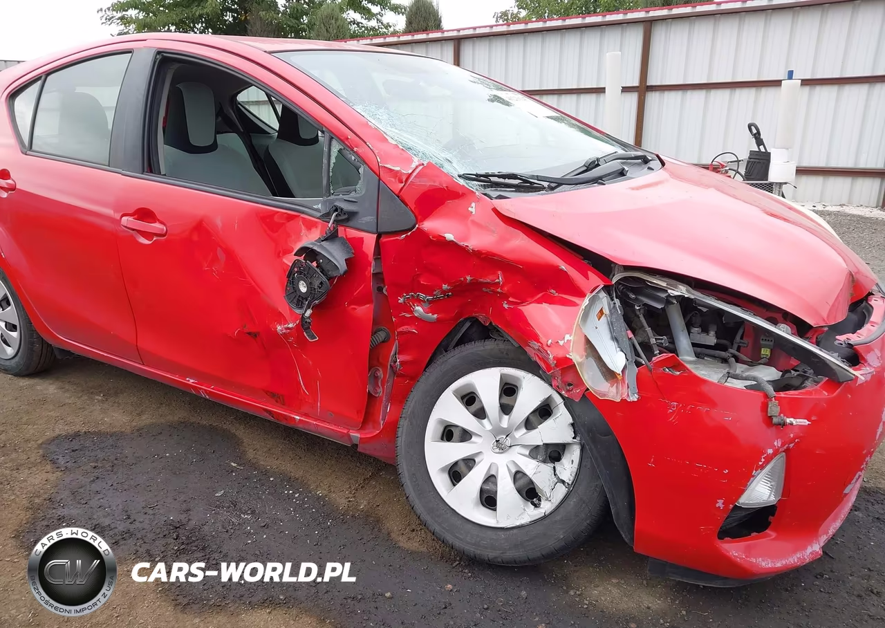 2013 Toyota Prius C One VIN:JTDKDTB32D1535367 - 6