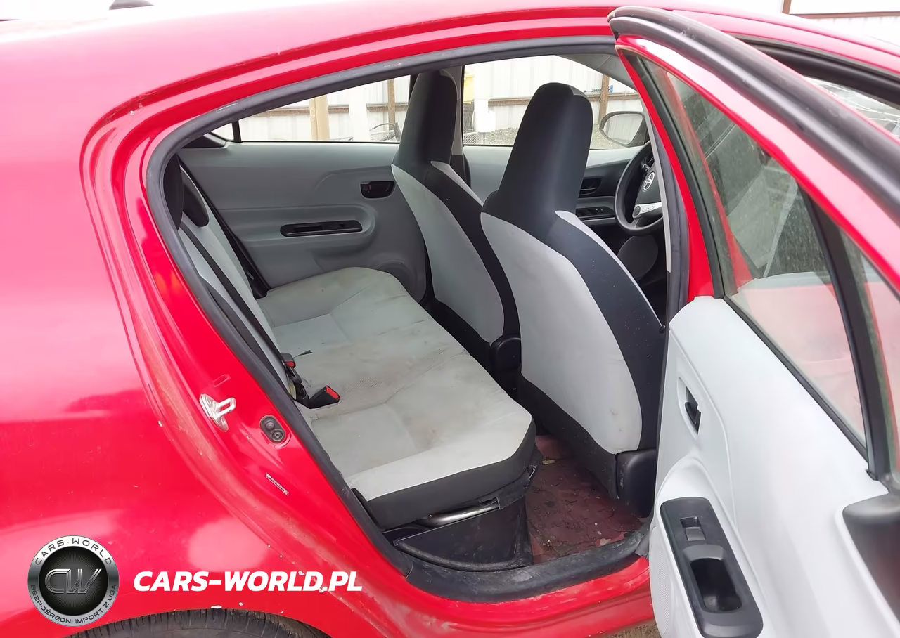 2013 Toyota Prius C One VIN:JTDKDTB32D1535367 - 8