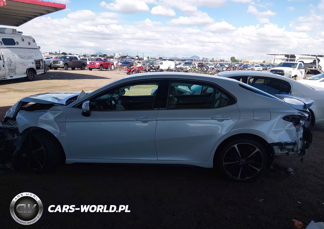2018 Toyota Camry Xse VIN:4T1B61HK4JU096692 - 13