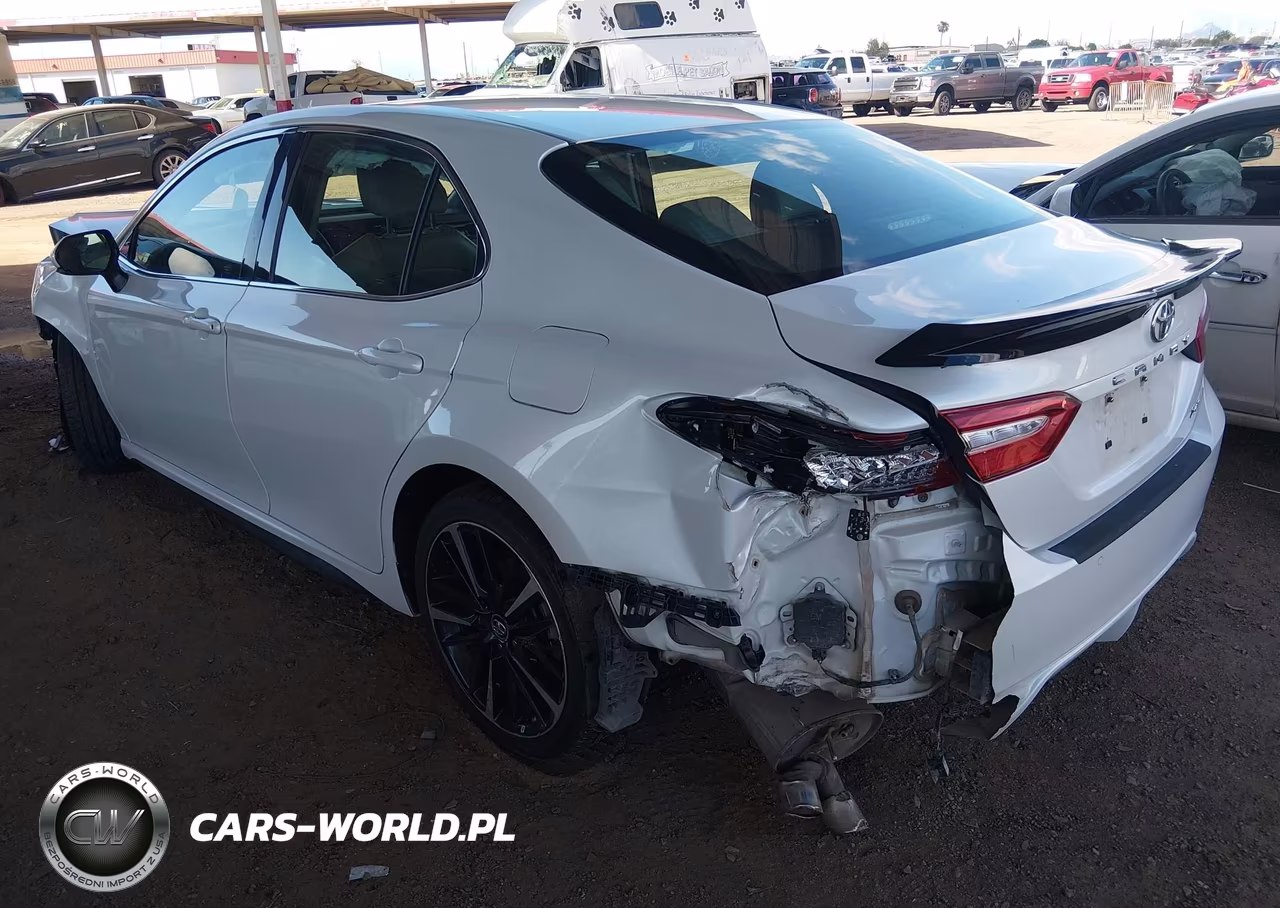 2018 Toyota Camry Xse VIN:4T1B61HK4JU096692 - 3