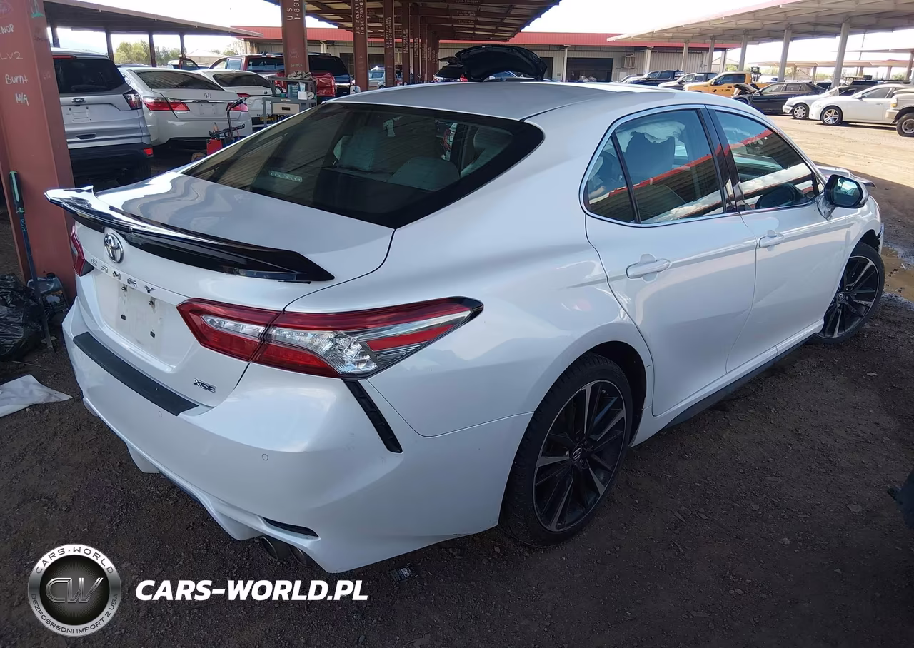 2018 Toyota Camry Xse VIN:4T1B61HK4JU096692 - 4