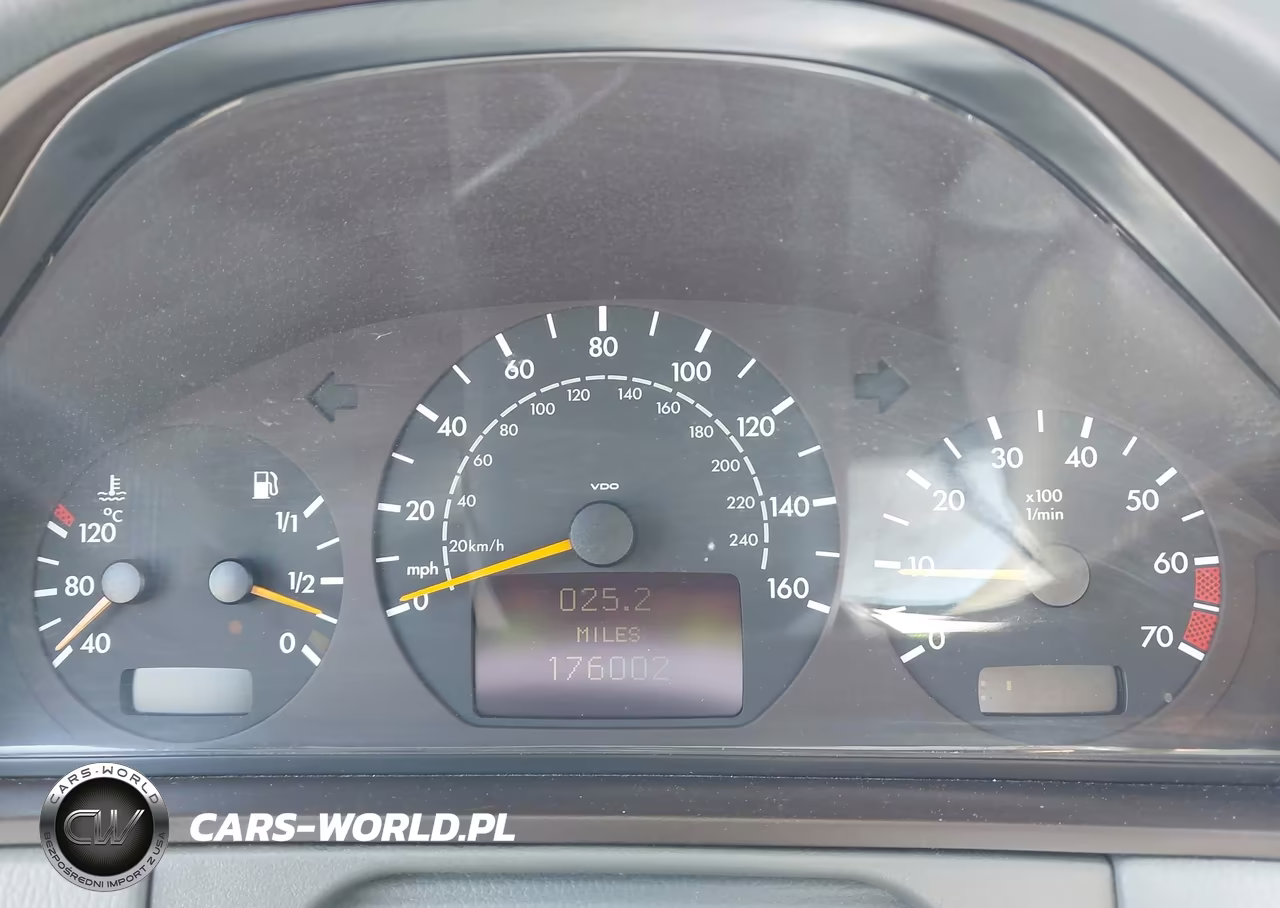 2001 Mercedes-Benz E 430 VIN:WDBJF70JX1B220593 - 7
