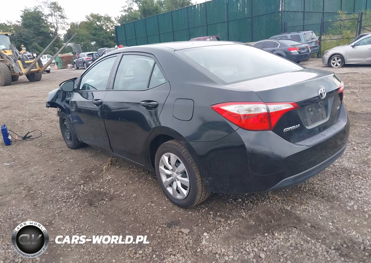 2015 Toyota Corolla Le VIN:5YFBURHE3FP303709 - 3