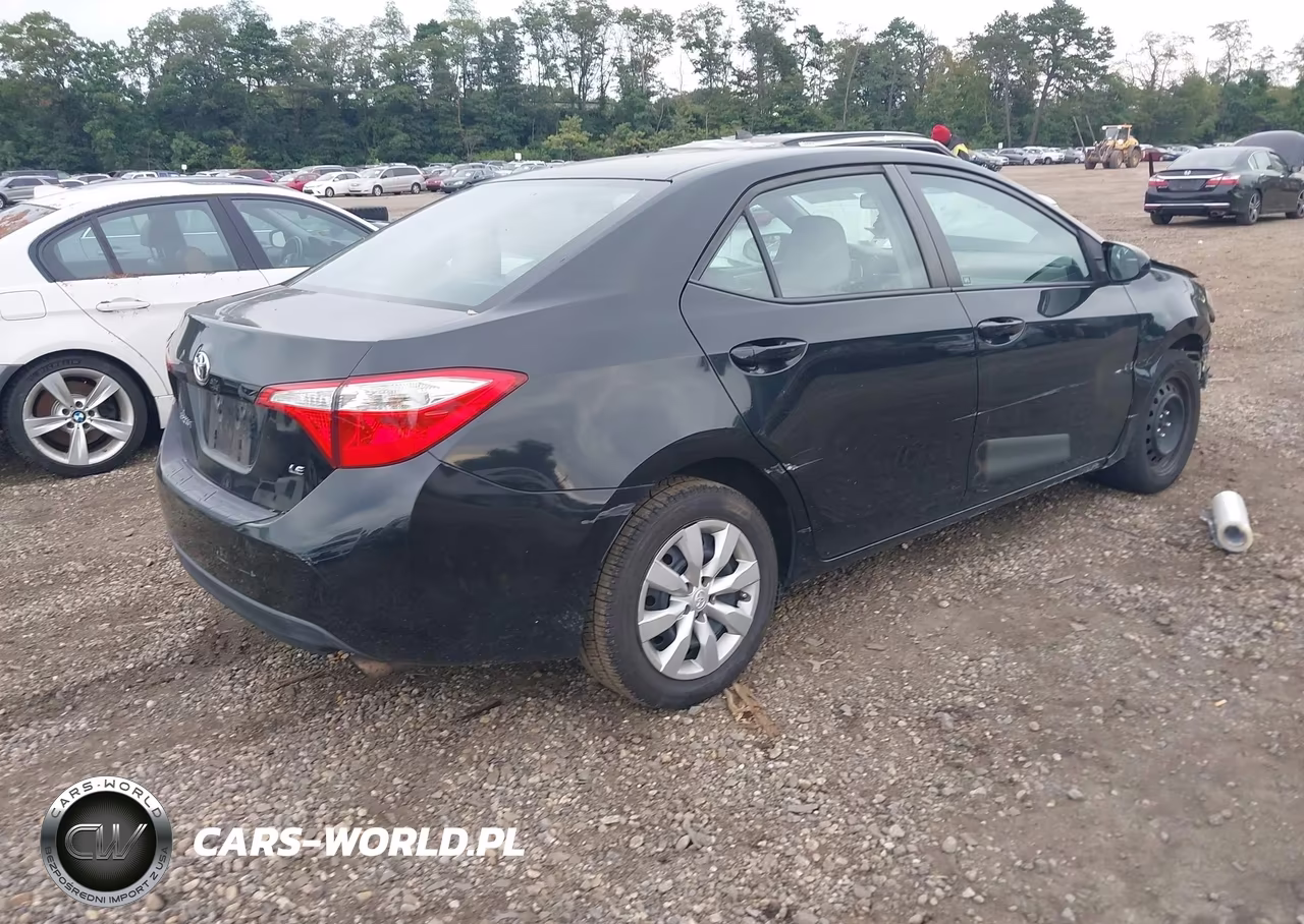 2015 Toyota Corolla Le VIN:5YFBURHE3FP303709 - 4