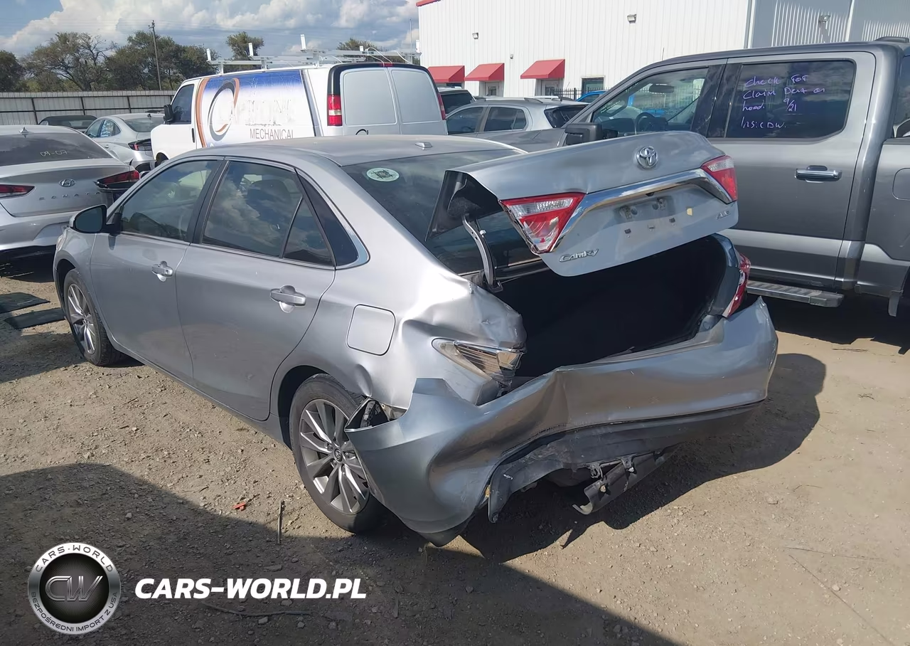 2017 Toyota Camry Xle VIN:4T1BF1FK6HU736673 - 3