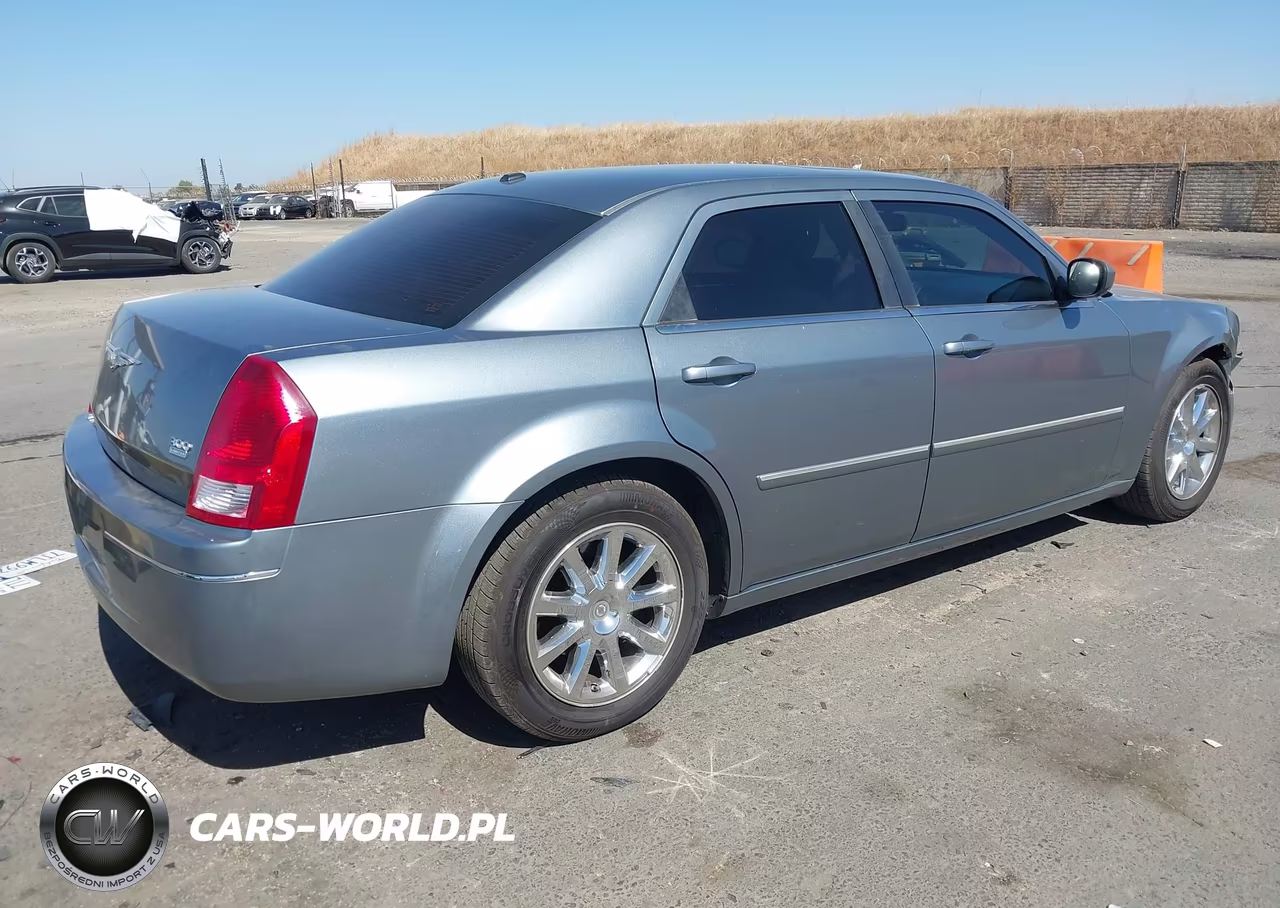 2007 Chrysler 300 Touring VIN:2C3KA53G87H899132 - 4