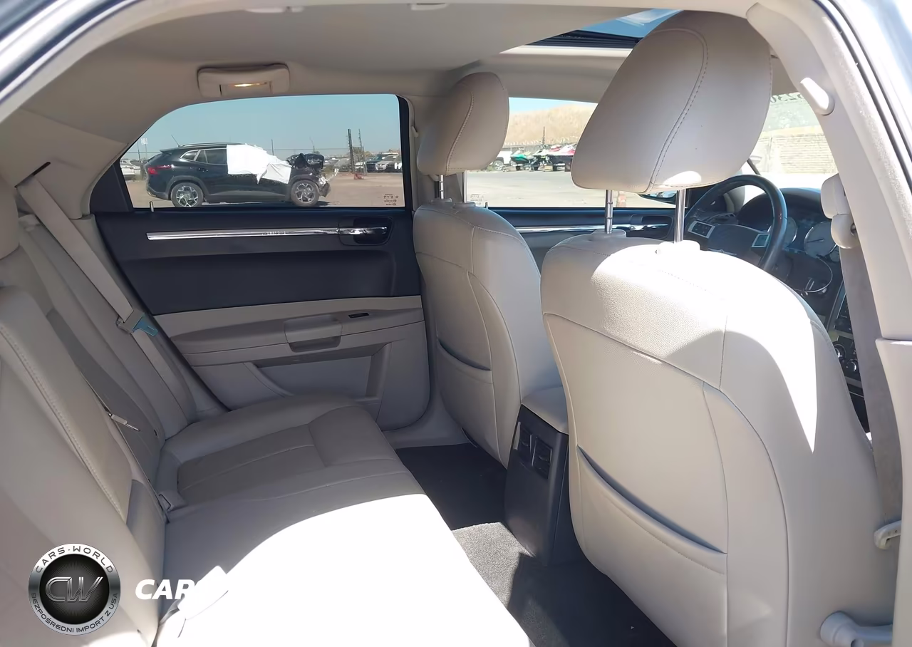 2007 Chrysler 300 Touring VIN:2C3KA53G87H899132 - 8