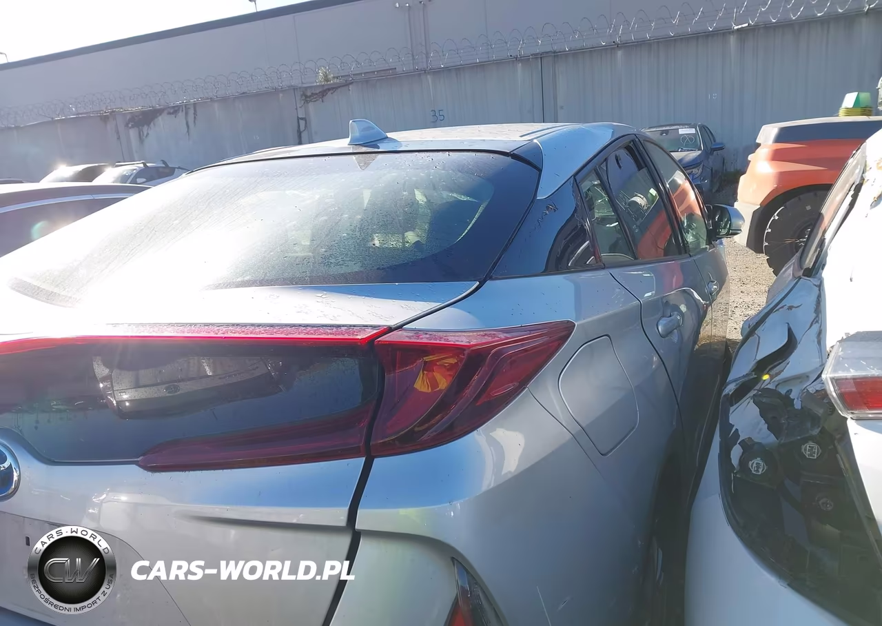 2017 Toyota Prius Prime Advanced VIN:JTDKARFP9H3047021 - 4