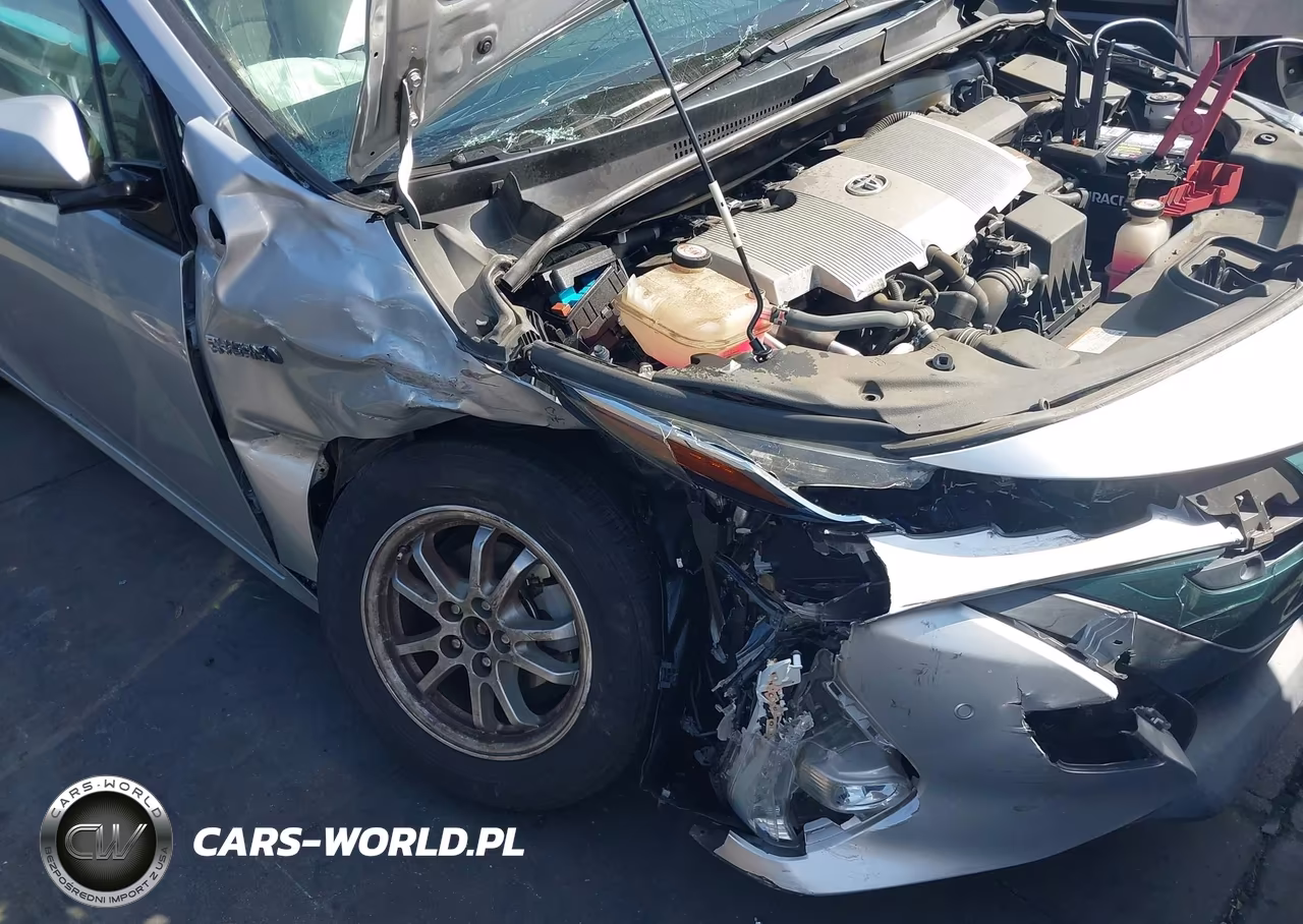 2017 Toyota Prius Prime Advanced VIN:JTDKARFP9H3047021 - 6