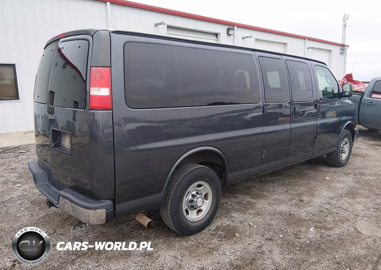 2017 Chevrolet Express 3500 Lt VIN:1GAZGPFGXH1275440 - 4