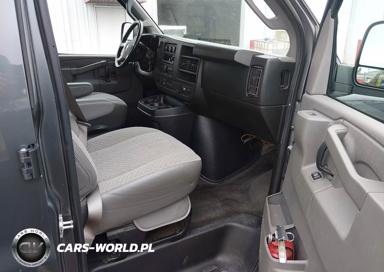 2017 Chevrolet Express 3500 Lt VIN:1GAZGPFGXH1275440 - 5