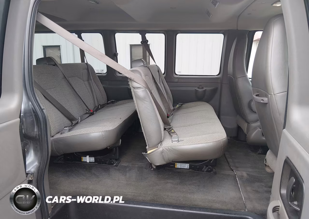 2017 Chevrolet Express 3500 Lt VIN:1GAZGPFGXH1275440 - 8
