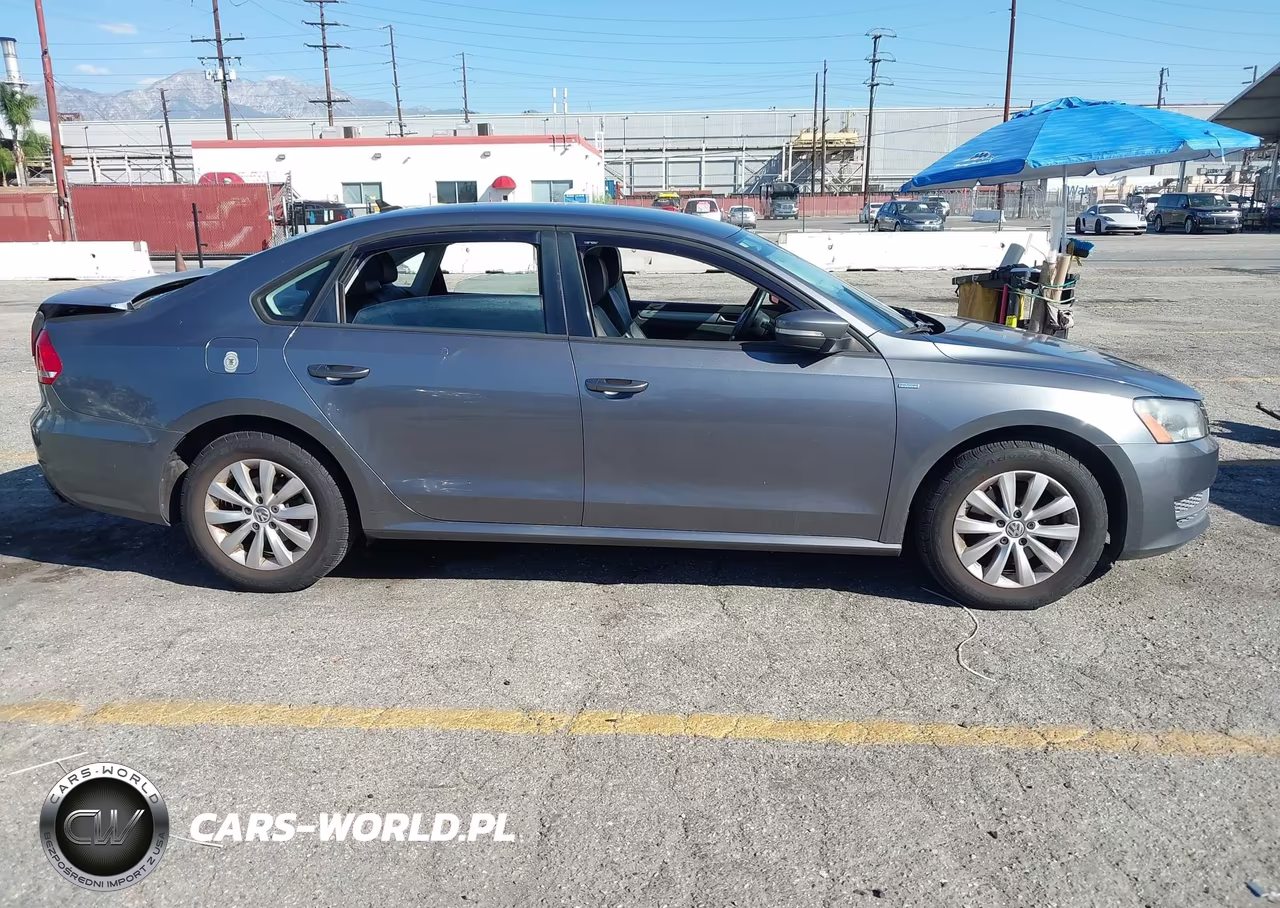 2015 Volkswagen Passat 1.8T Wolfsburg Edition VIN:1VWAT7A30FC061074 - 13
