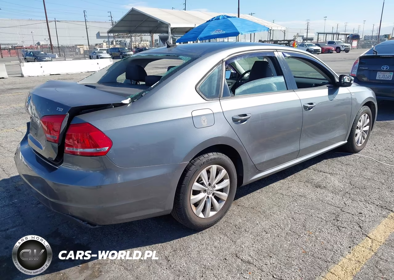 2015 Volkswagen Passat 1.8T Wolfsburg Edition VIN:1VWAT7A30FC061074 - 4