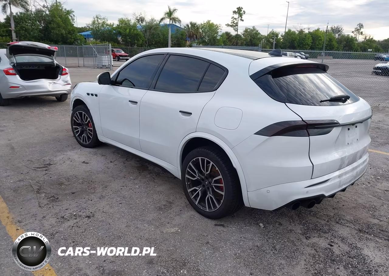 2023 Maserati Grecale Modena VIN:ZN682AVM6P7428914 - 3