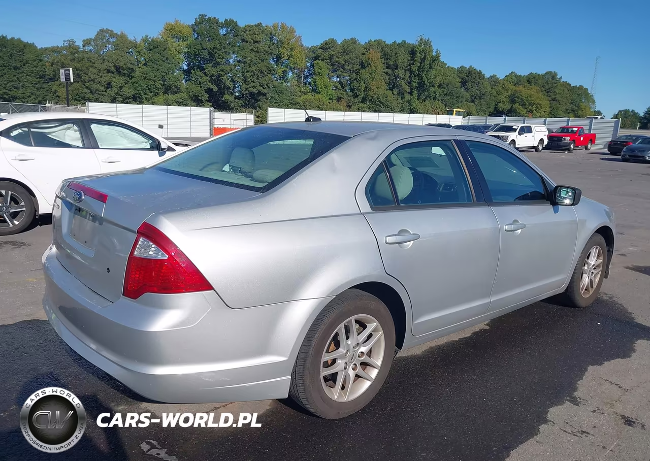 2012 Ford Fusion S VIN:3FAHP0GA0CR305134 - 4