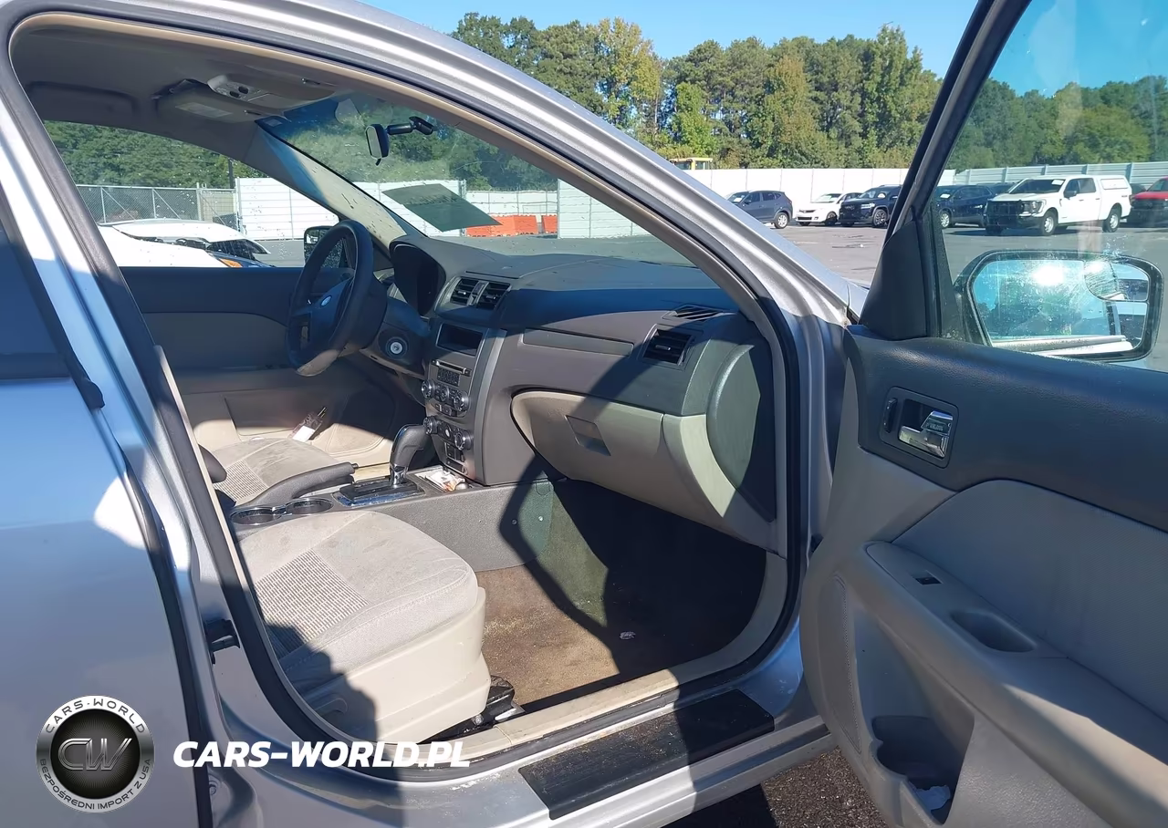 2012 Ford Fusion S VIN:3FAHP0GA0CR305134 - 5
