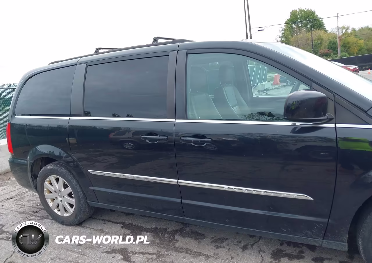 2016 Chrysler Town & Country Touring VIN:2C4RC1BG3GR238021 - 13