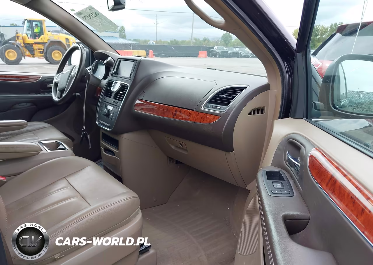 2016 Chrysler Town & Country Touring VIN:2C4RC1BG3GR238021 - 5
