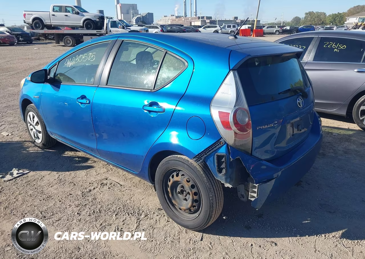 2013 Toyota Prius C One VIN:JTDKDTB35D1553507 - 3