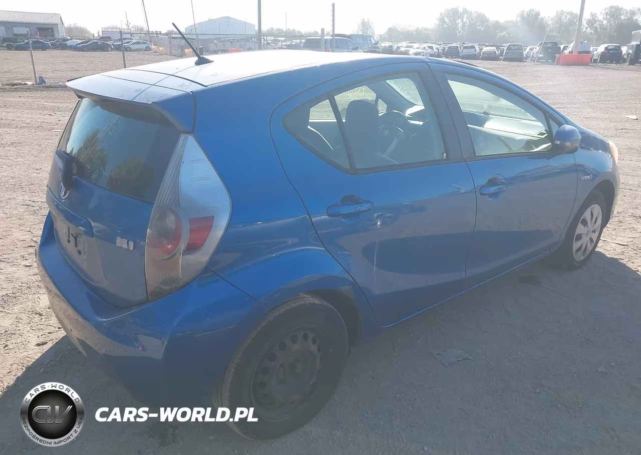 2013 Toyota Prius C One VIN:JTDKDTB35D1553507 - 4