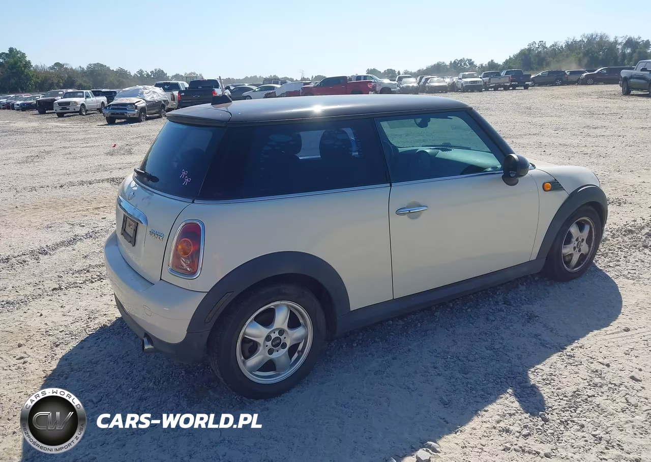 2010 Mini Cooper VIN:WMWMF3C51ATZ21553 - 4