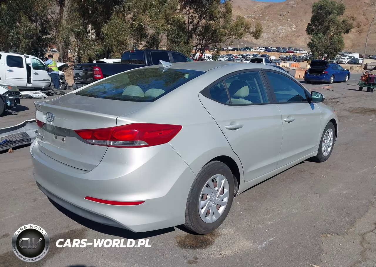 2017 Hyundai Elantra Se VIN:5NPD74LF9HH085892 - 4