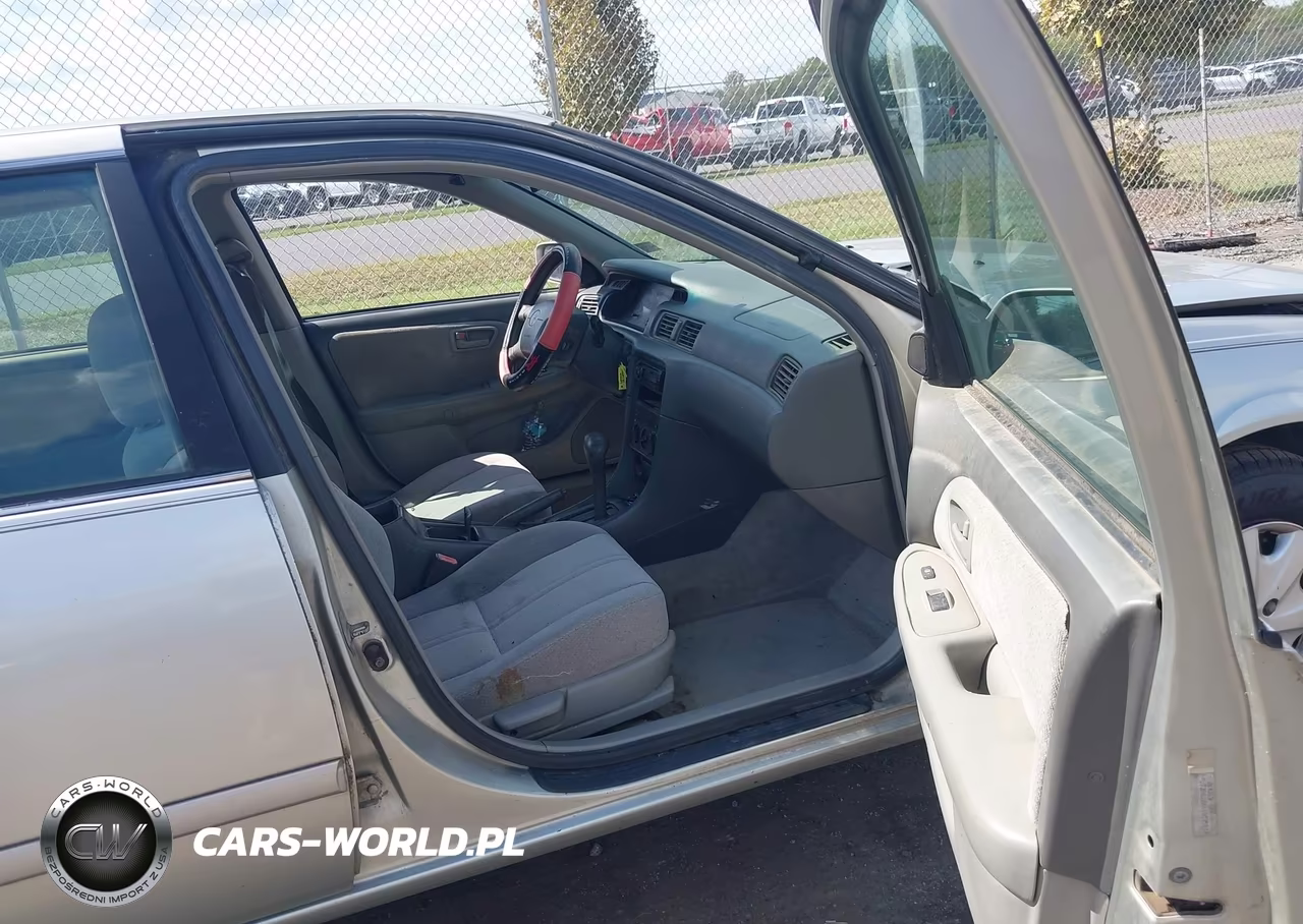 2001 Toyota Camry Le VIN:JT2BG22K610595817 - 5