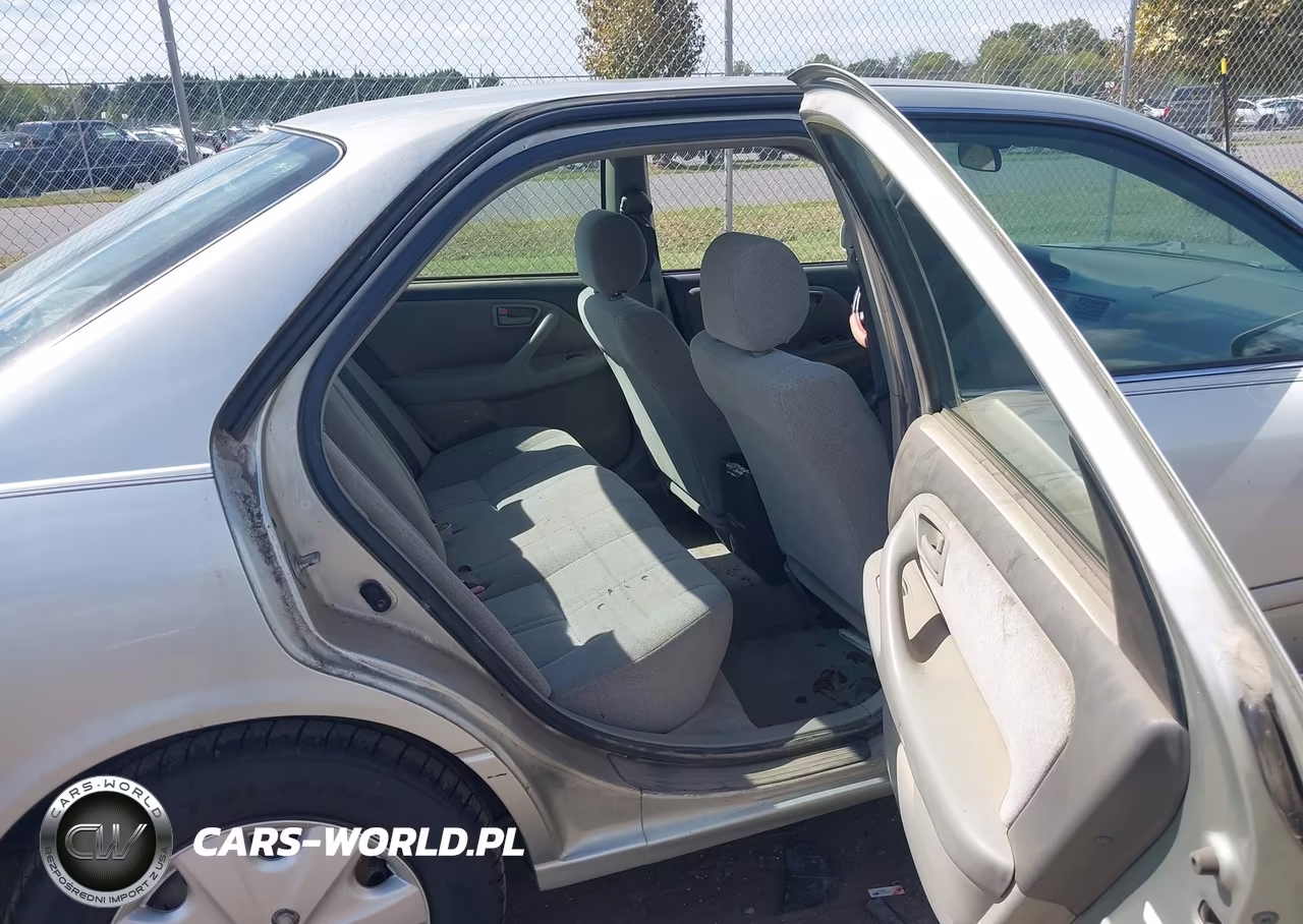 2001 Toyota Camry Le VIN:JT2BG22K610595817 - 8