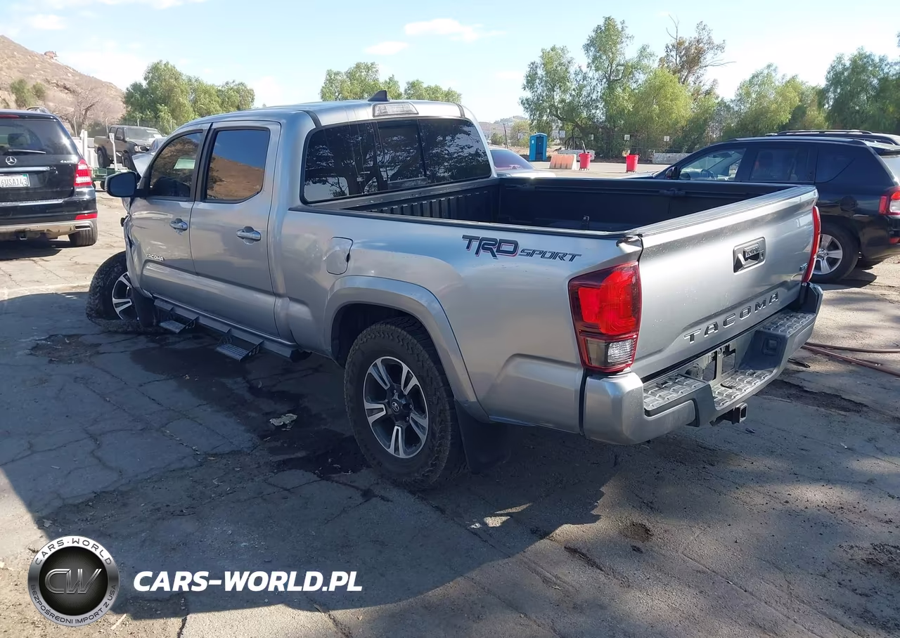 2018 Toyota Tacoma Trd Sport VIN:3TMBZ5DN7JM015059 - 3