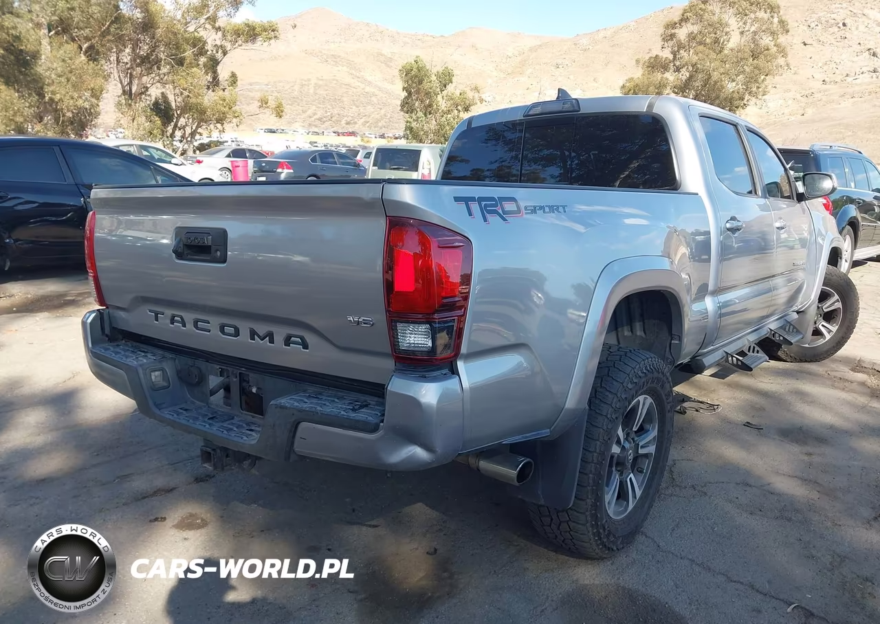 2018 Toyota Tacoma Trd Sport VIN:3TMBZ5DN7JM015059 - 4
