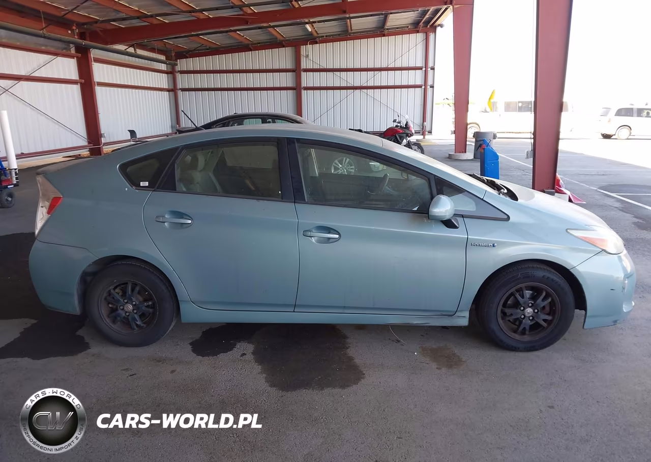 2013 Toyota Prius Two VIN:JTDKN3DU6D1639296 - 13