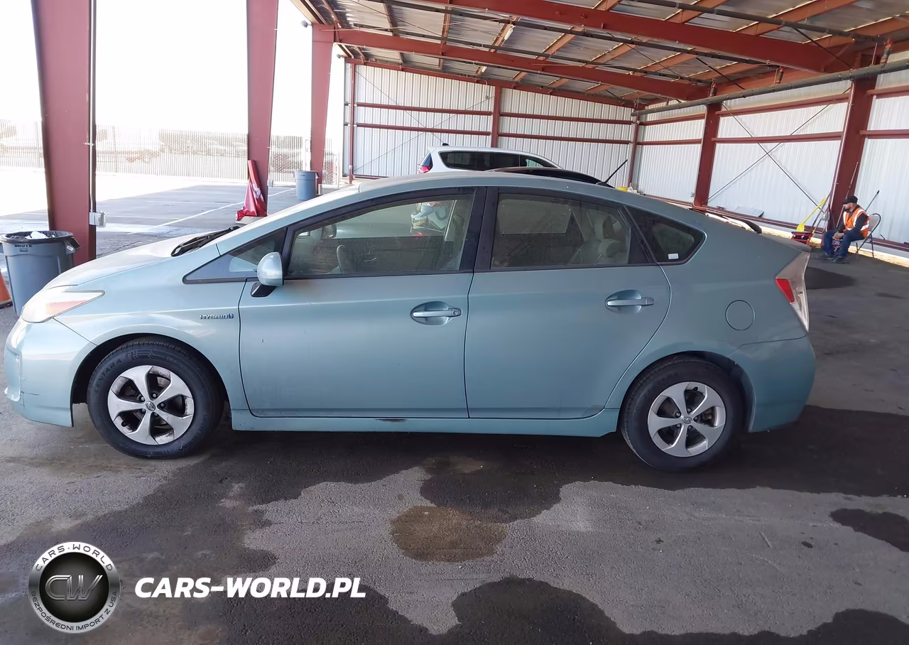 2013 Toyota Prius Two VIN:JTDKN3DU6D1639296 - 14