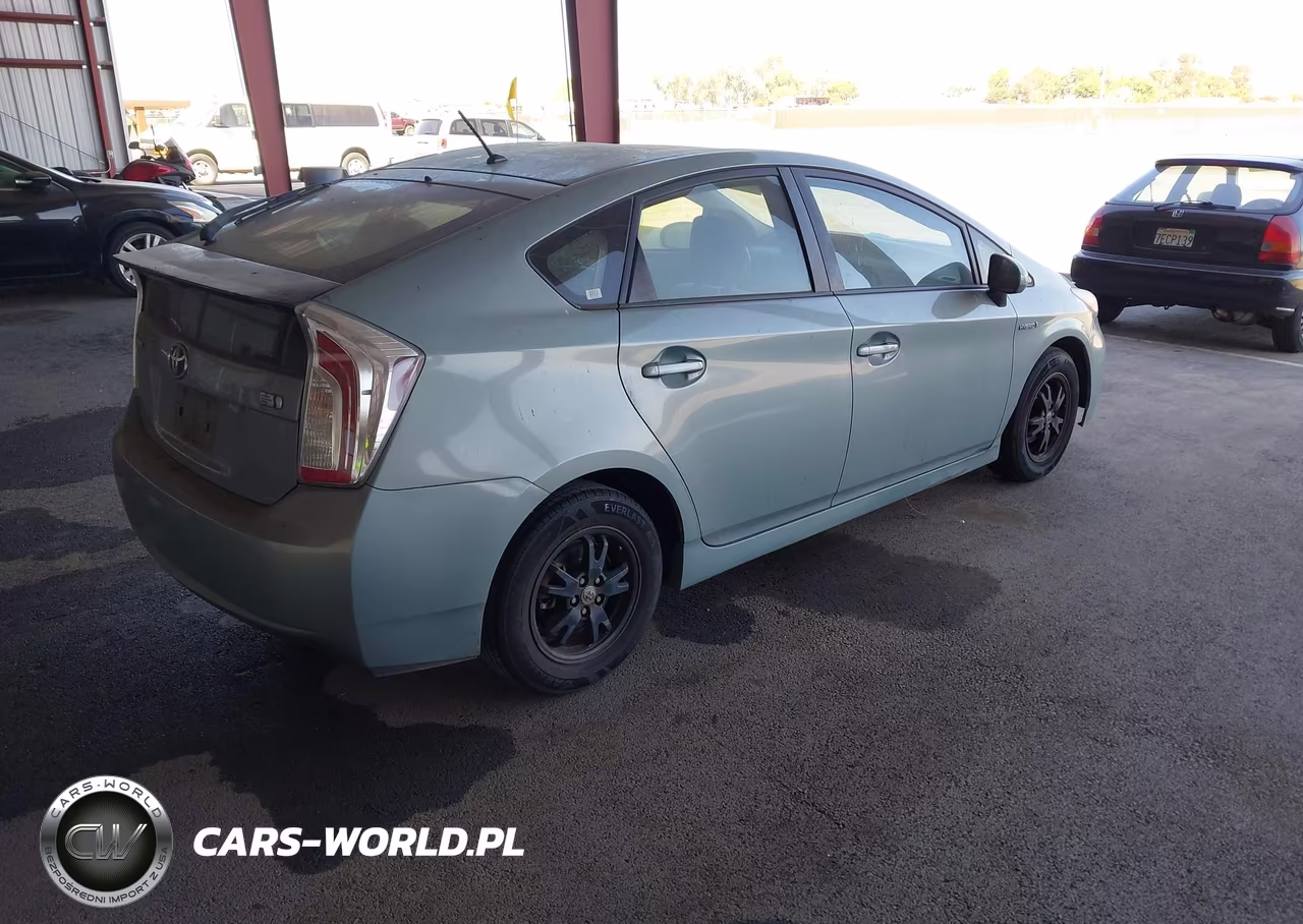 2013 Toyota Prius Two VIN:JTDKN3DU6D1639296 - 4