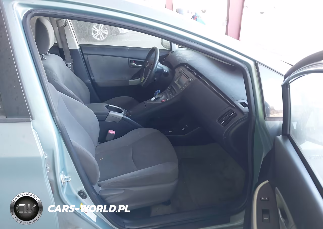 2013 Toyota Prius Two VIN:JTDKN3DU6D1639296 - 5