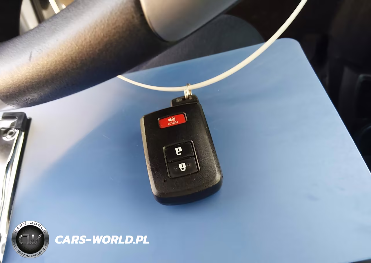 2012 Toyota Prius C Three VIN:JTDKDTB3XC1021166 - 11
