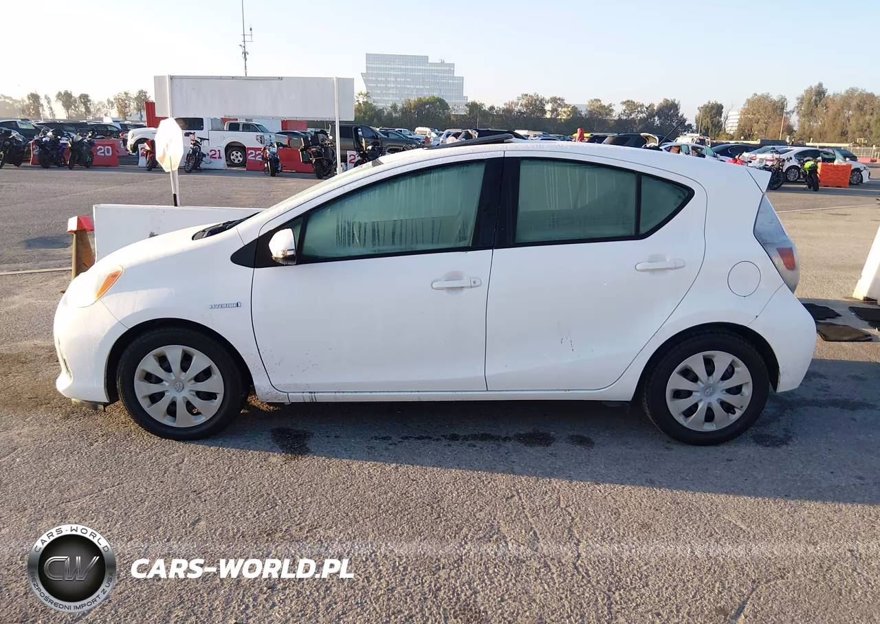 2012 Toyota Prius C Three VIN:JTDKDTB3XC1021166 - 14