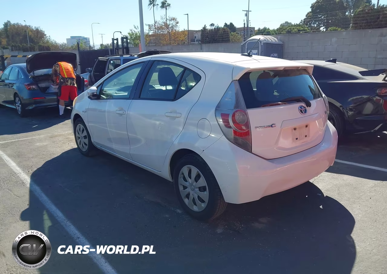 2012 Toyota Prius C Three VIN:JTDKDTB3XC1021166 - 3